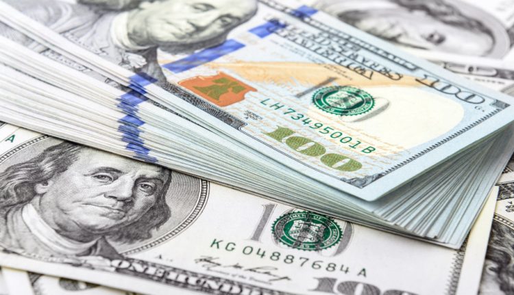 الدولار ينخفض تحت 53 جنيهاً بعدة بنوك 14 أبريل 2026